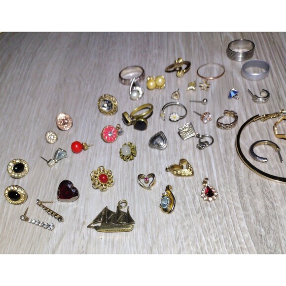 Misc Variety Jewelry Lot - Vintage, Single Earrings, Pendants, Etc. - Picture 2 of 8